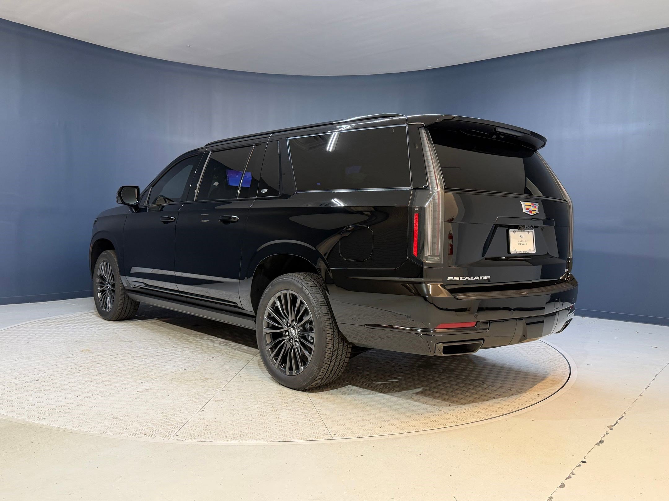 New 2026 Cadillac Escalade ESV Platinum Sport AWD/4WD image 3