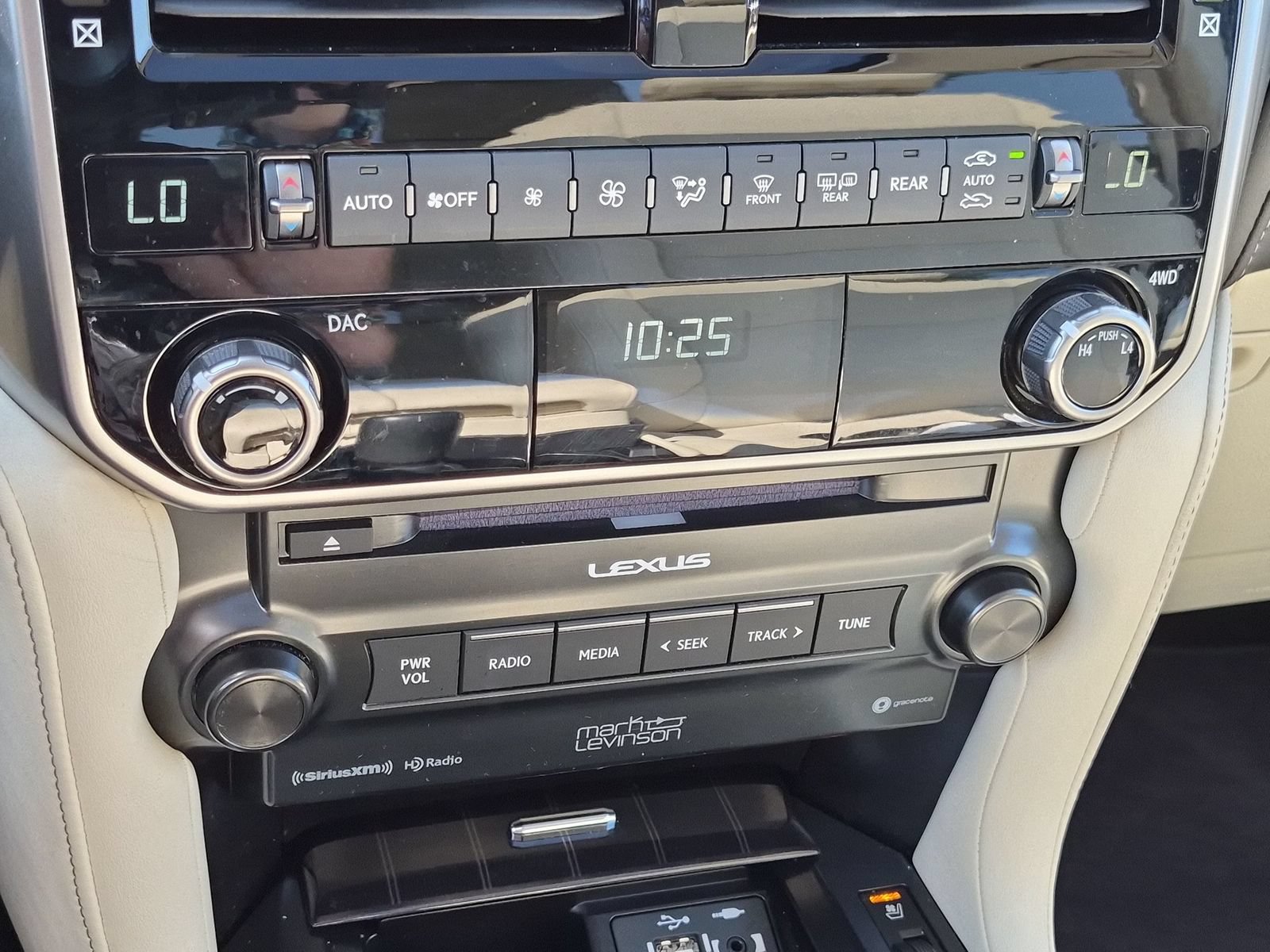 Used 2022 Lexus GX 460 Premium w/ Accessory Package AWD/4WD image 24