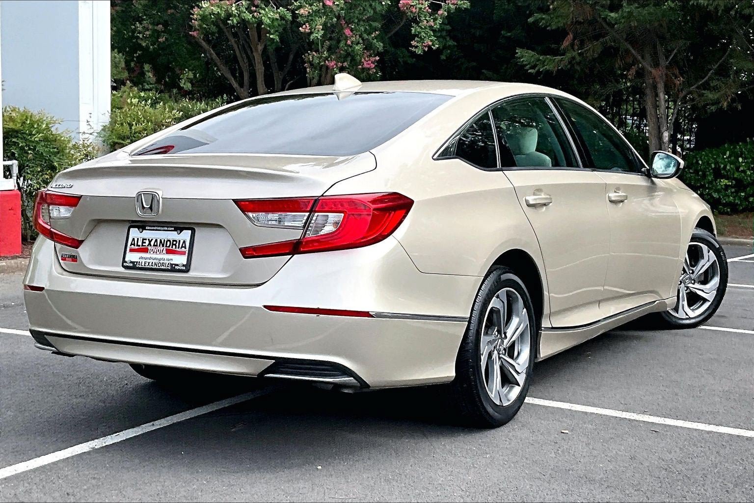 Used 2018 Honda Accord EX image 11