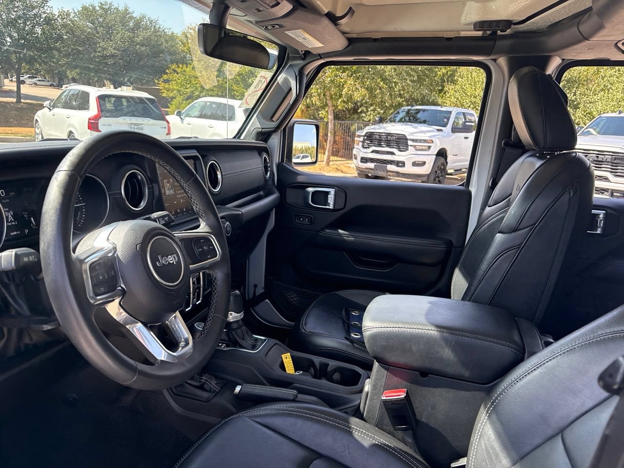 Used 2023 Jeep Wrangler Unlimited Sahara AWD/4WD image 19