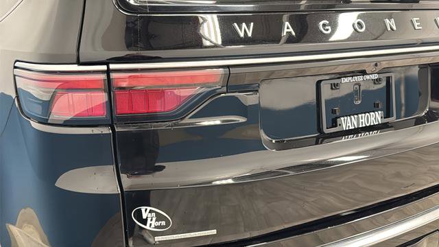 Used 2023 Jeep Wagoneer 4WD image 42