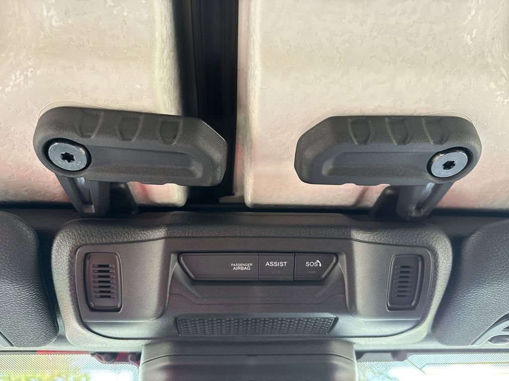 New 2025 Jeep Gladiator Sport image 17