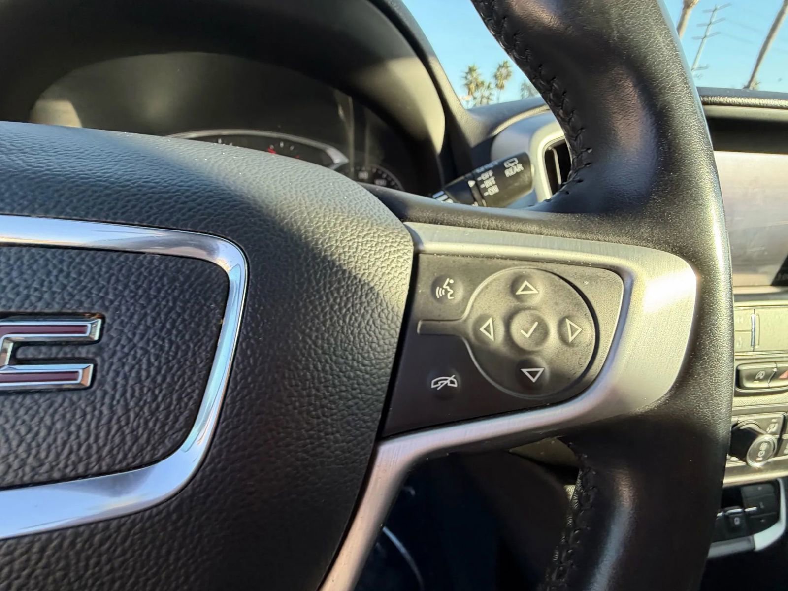 Used 2022 GMC Terrain SLT image 16