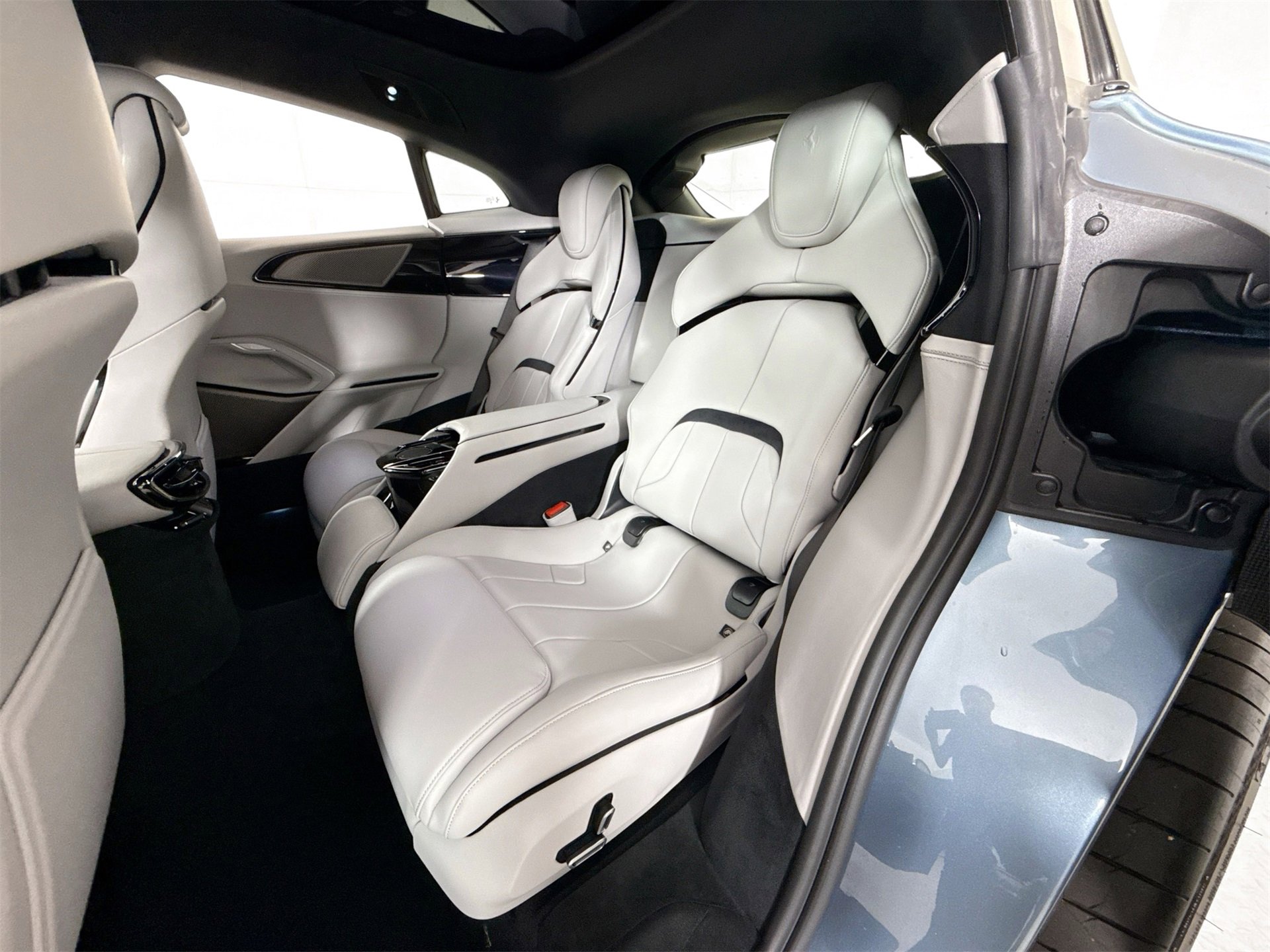 Certified 2025 Ferrari Purosangue image 18