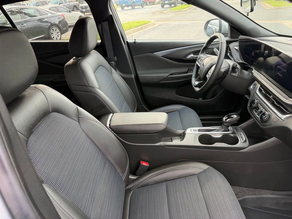 Used 2025 Buick Envista Preferred w/ Convenience I Package image 22