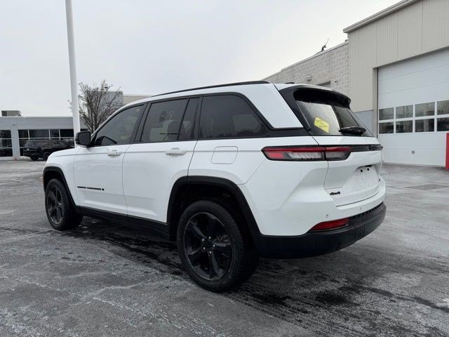 Used 2023 Jeep Grand Cherokee Limited w/ Black Appearance Package image 12