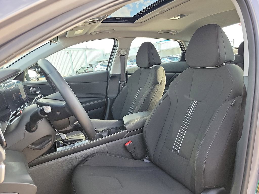Used 2024 Hyundai Elantra SEL w/ Convenience Package image 11