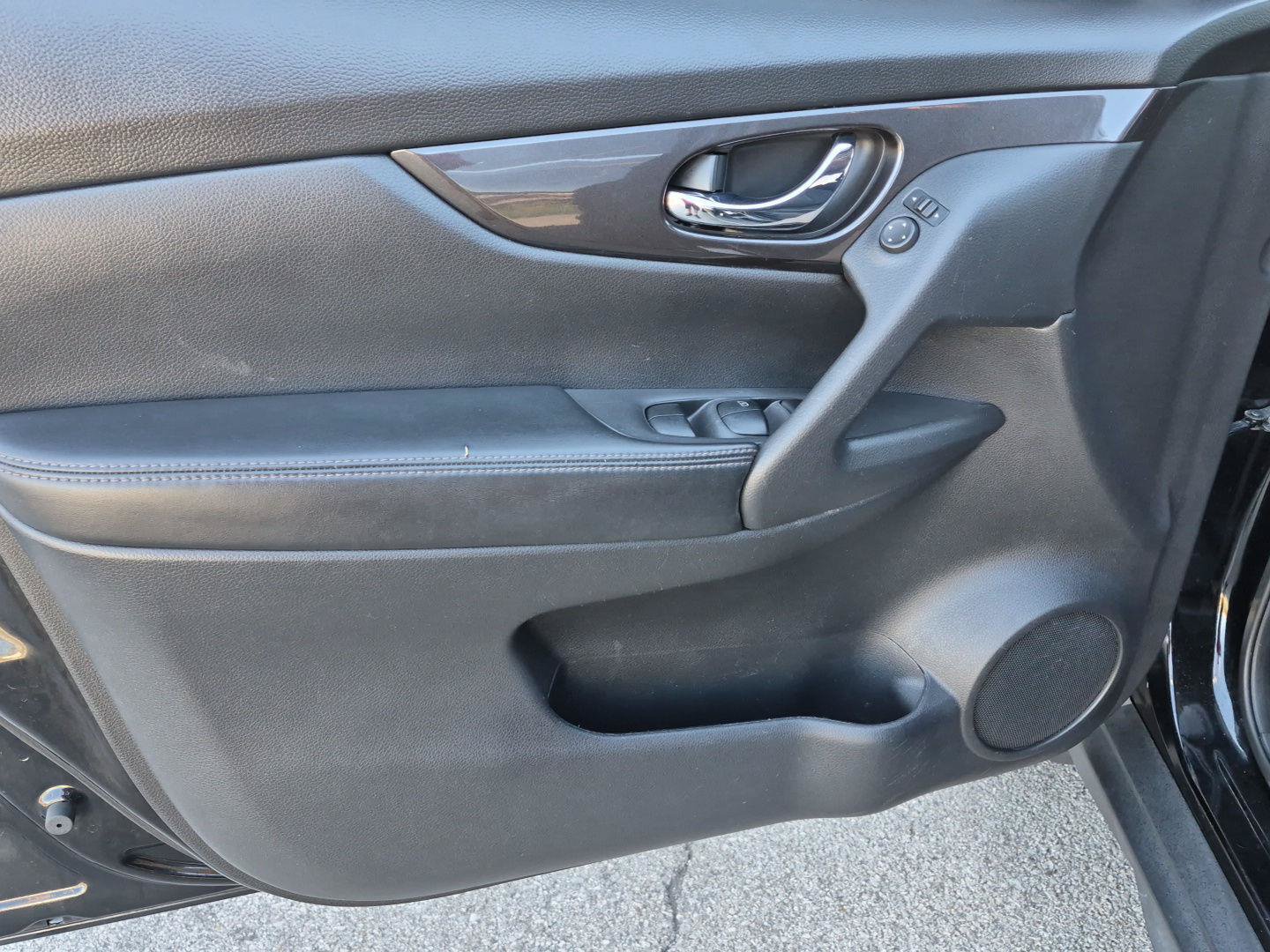 Used 2018 Nissan Rogue S FWD image 12