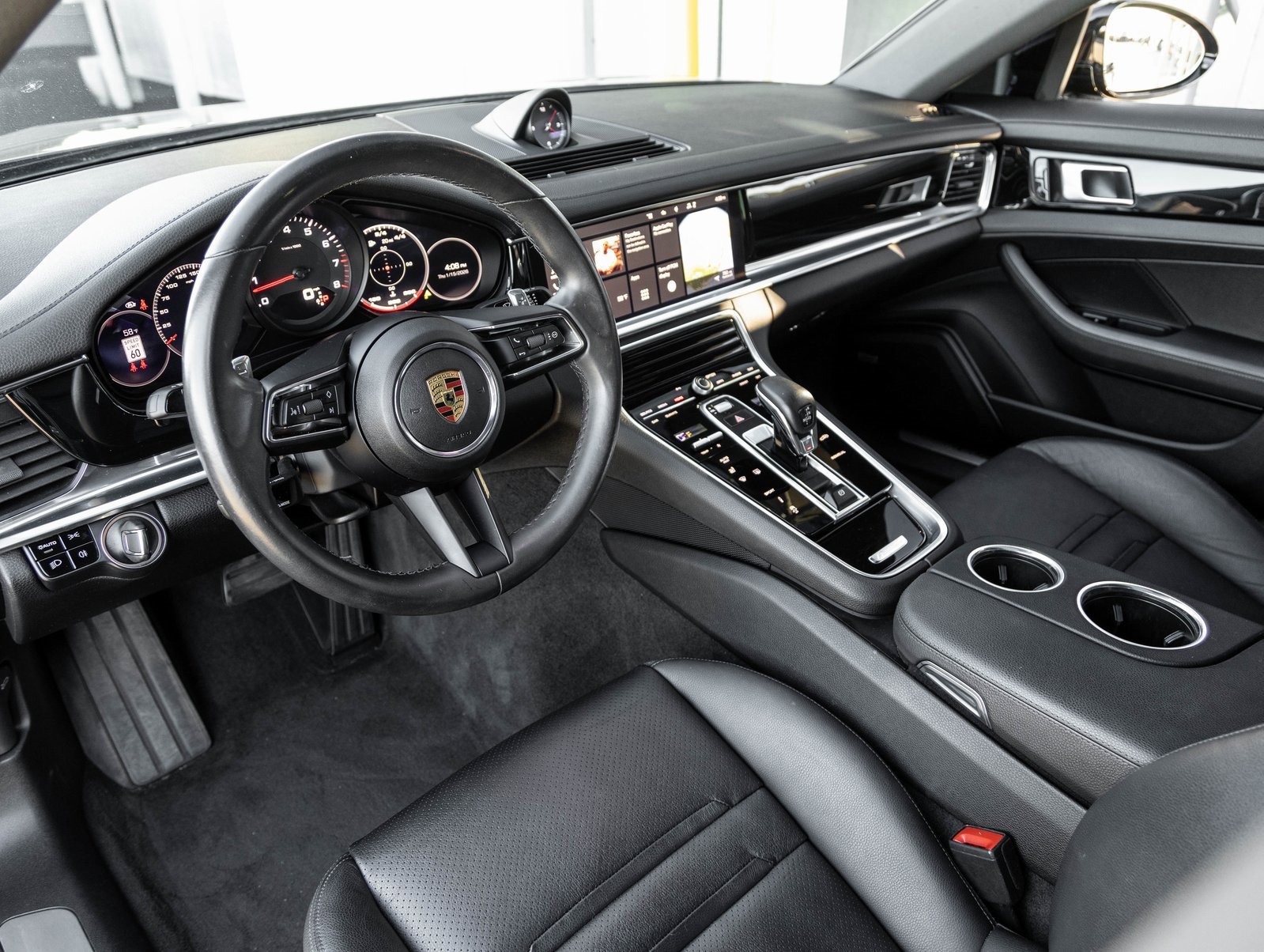 Certified 2021 Porsche Panamera image 4