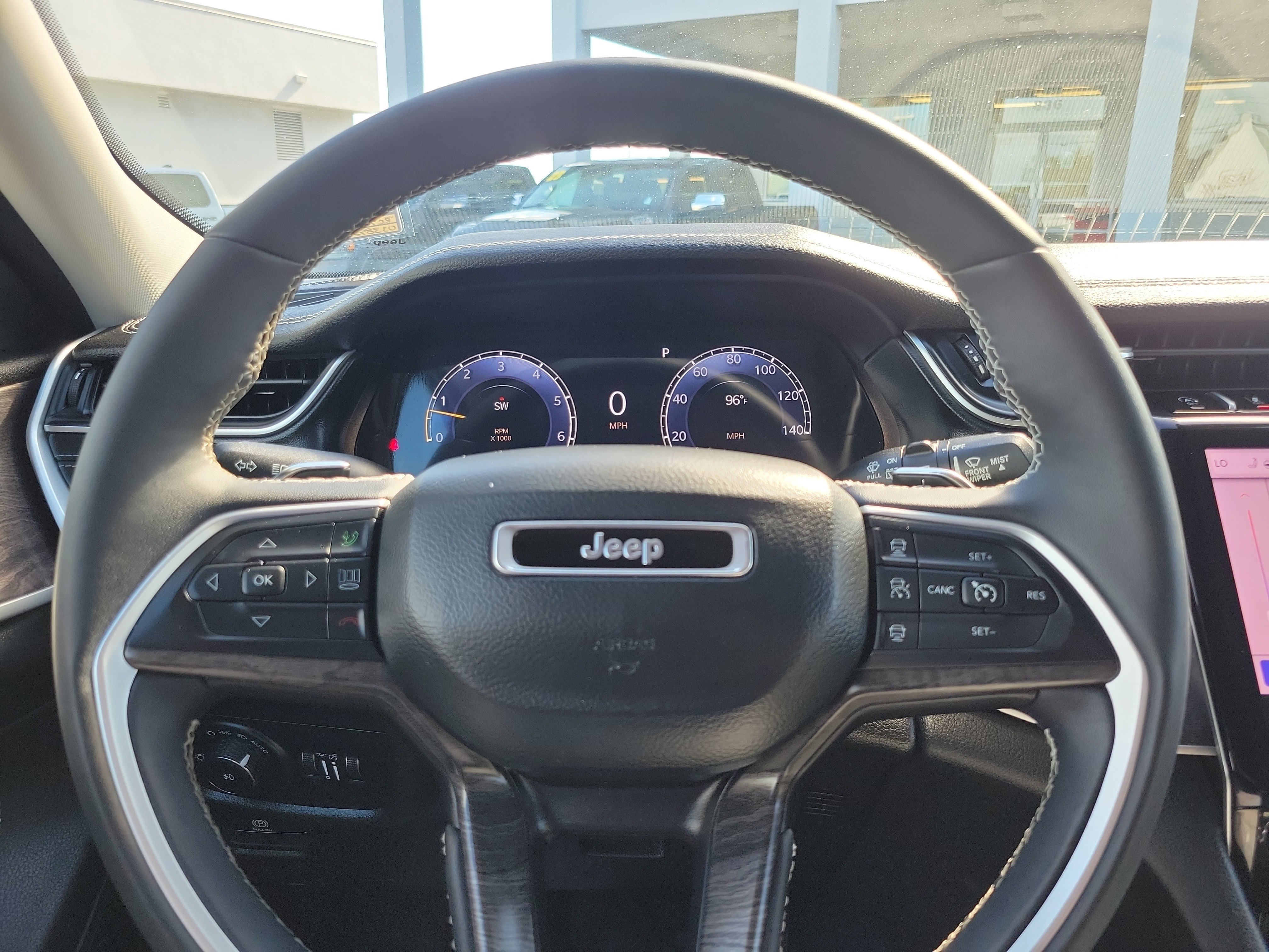 Used 2024 Jeep Grand Cherokee Limited w/ Black Appearance Package RWD image 17