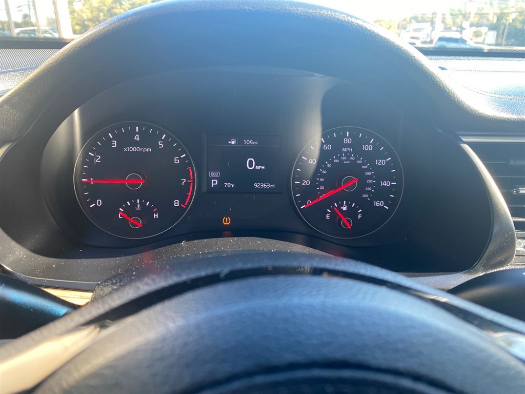 Used 2017 Kia Cadenza Premium w/ Luxury Package FWD image 14