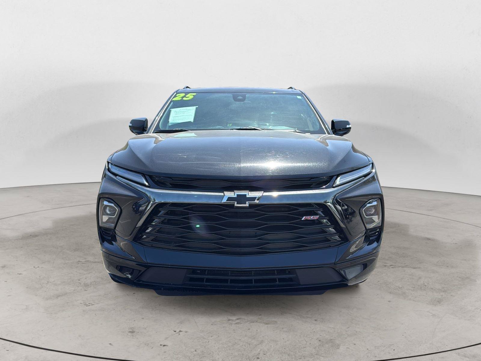 Used 2025 Chevrolet Blazer RS AWD/4WD image 2