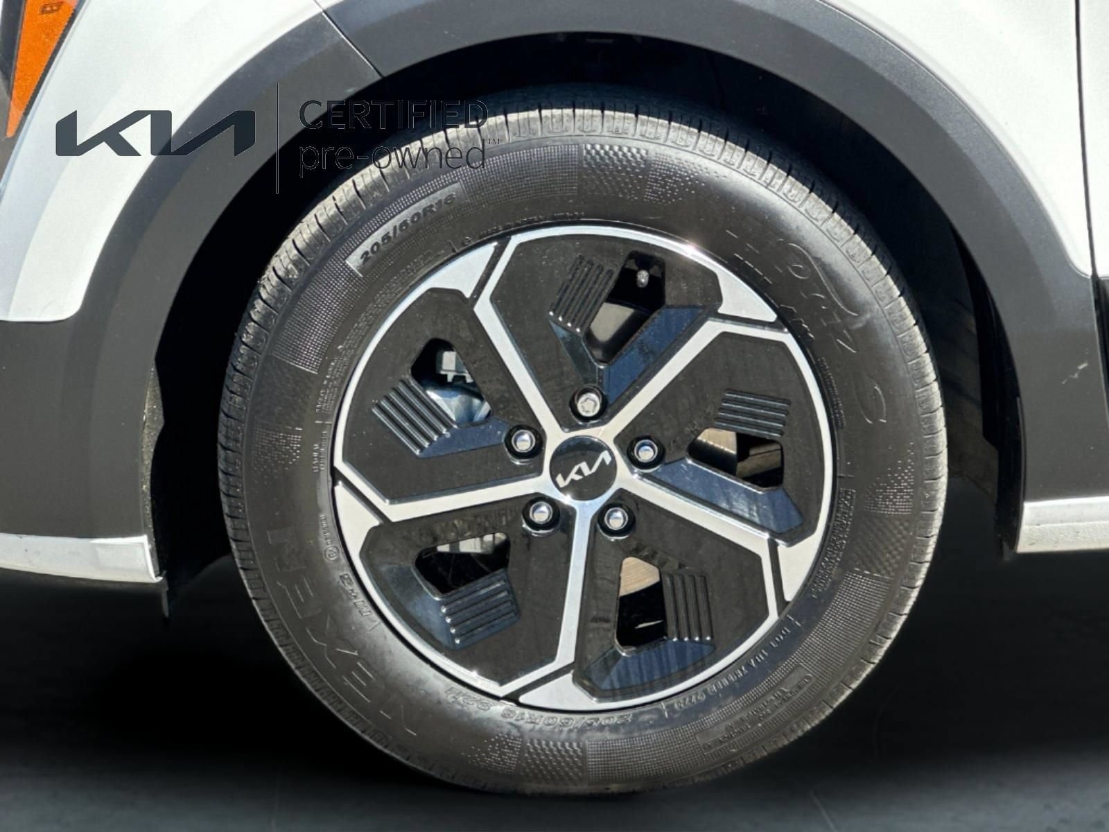 Certified 2025 Kia Niro EX FWD image 26
