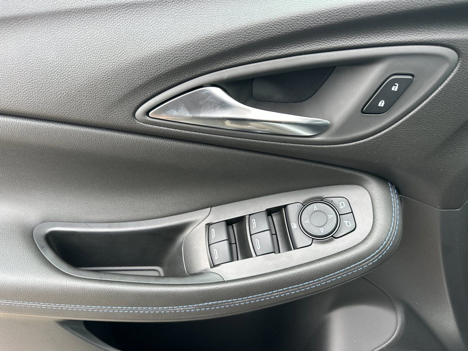 New 2026 Buick Encore GX Sport Touring image 11