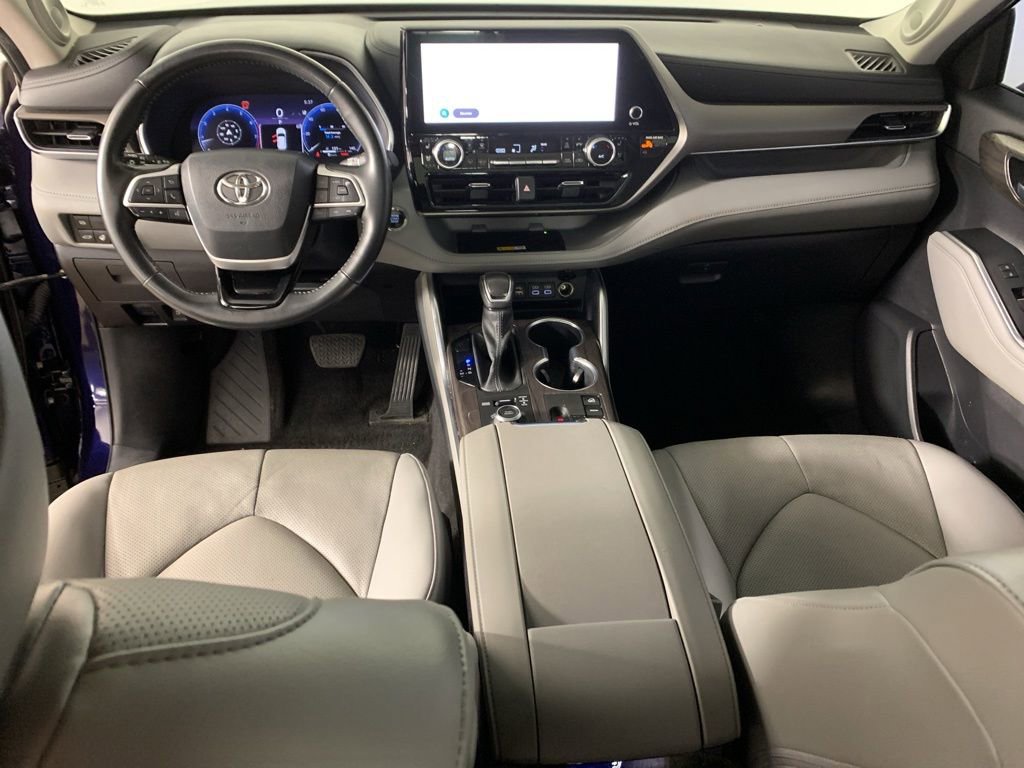 Used 2023 Toyota Highlander Limited AWD/4WD image 39