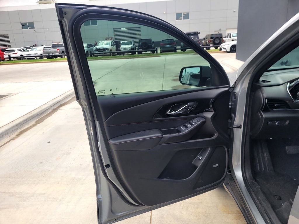 Used 2023 Chevrolet Traverse RS FWD image 9