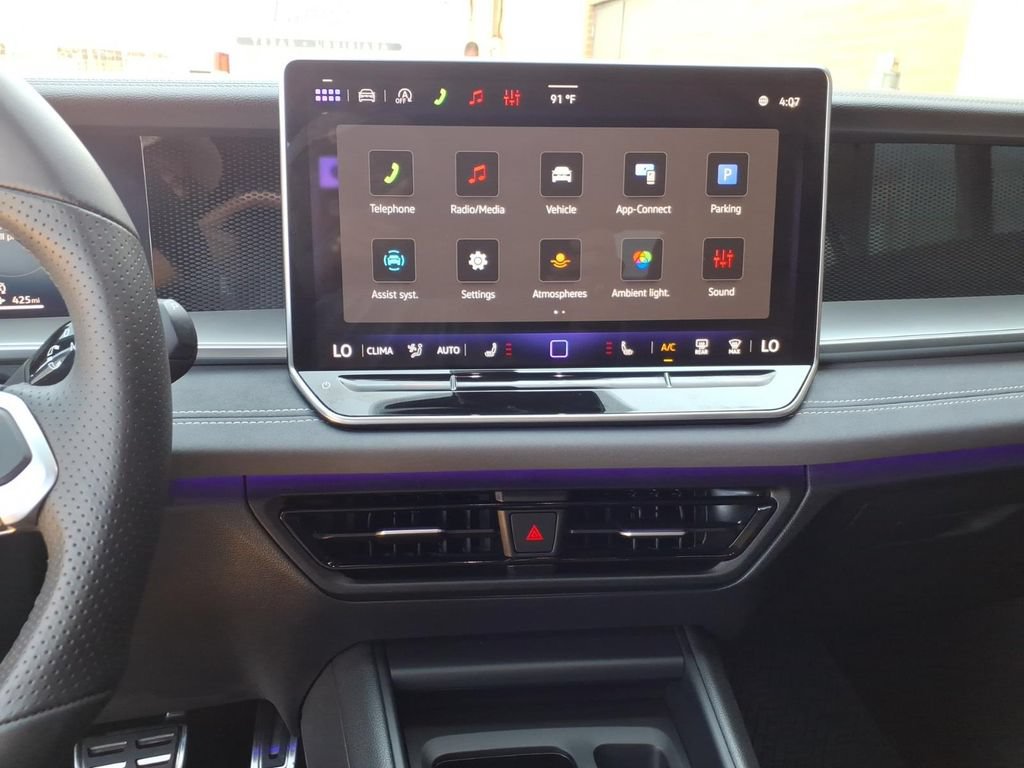 Certified 2026 Volkswagen Tiguan SE R-Line FWD image 18