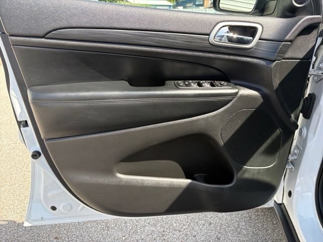 Used 2019 Jeep Grand Cherokee Laredo AWD/4WD image 21