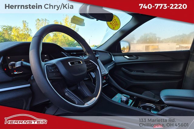 Used 2023 Jeep Grand Cherokee Altitude image 19