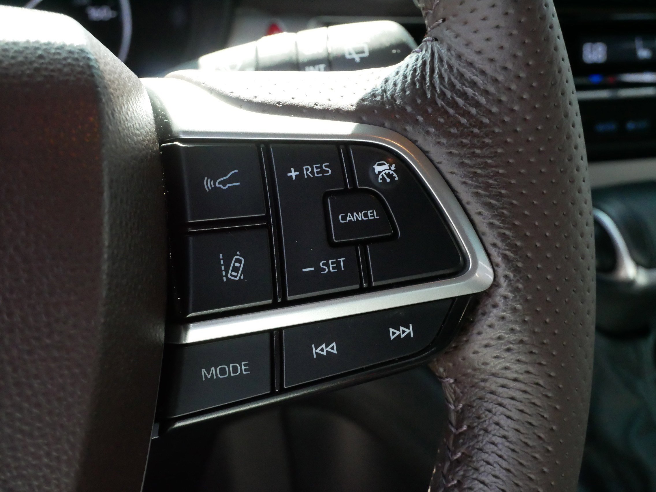Certified 2024 Toyota Sienna Platinum image 25