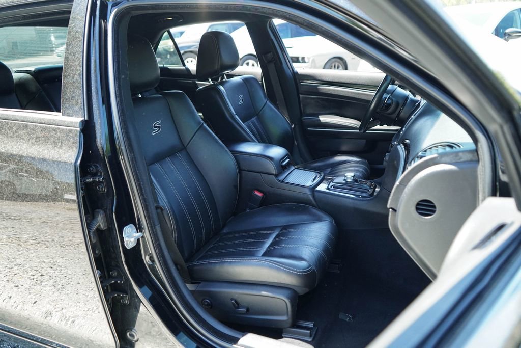 Used 2019 Chrysler 300 S image 13