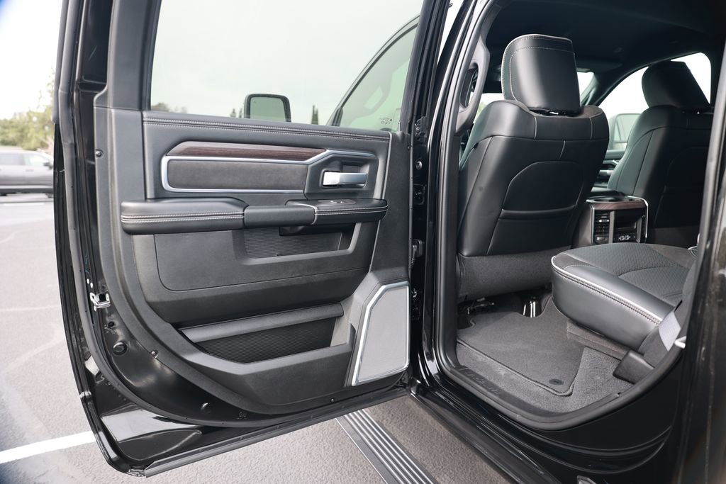New 2026 RAM 3500 Laramie AWD/4WD image 33