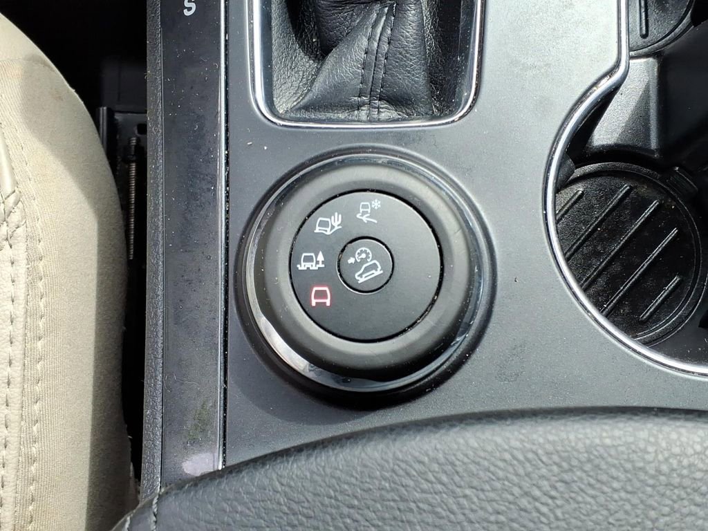 Used 2018 Ford Explorer XLT w/ Equipment Group 202A image 13