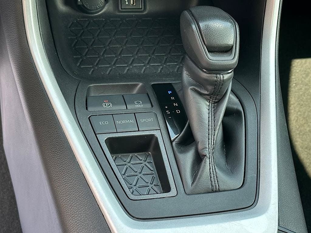 Used 2024 Toyota RAV4 XLE FWD image 24