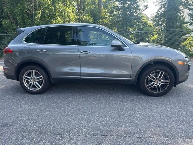 Used 2016 Porsche Cayenne AWD/4WD image 4