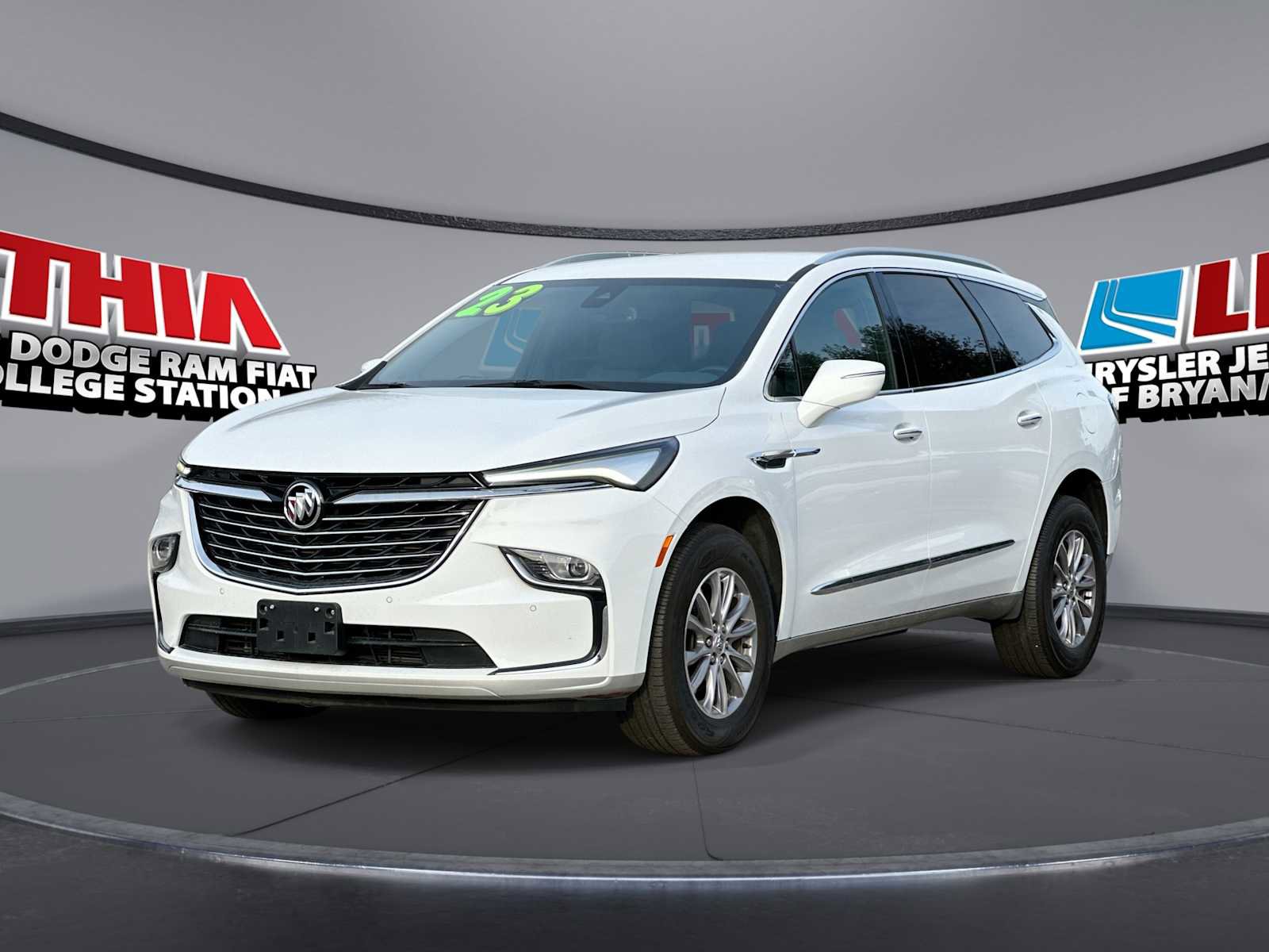 Used 2023 Buick Enclave Essence image 1