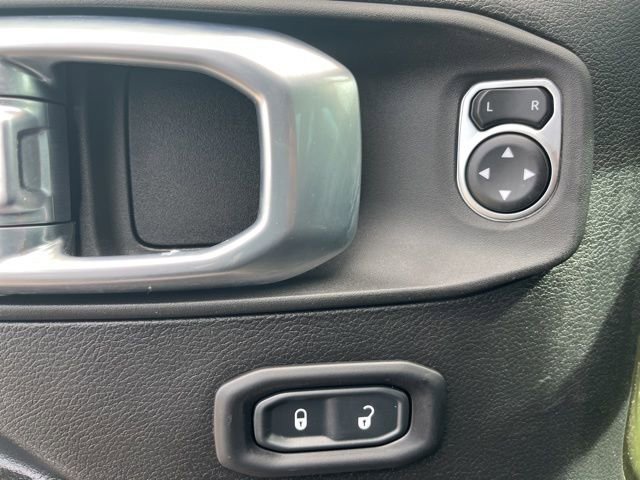 Used 2023 Jeep Gladiator Willys image 15