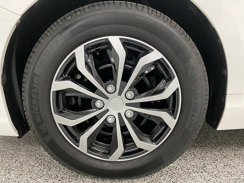 Used 2015 Toyota Camry LE image 22