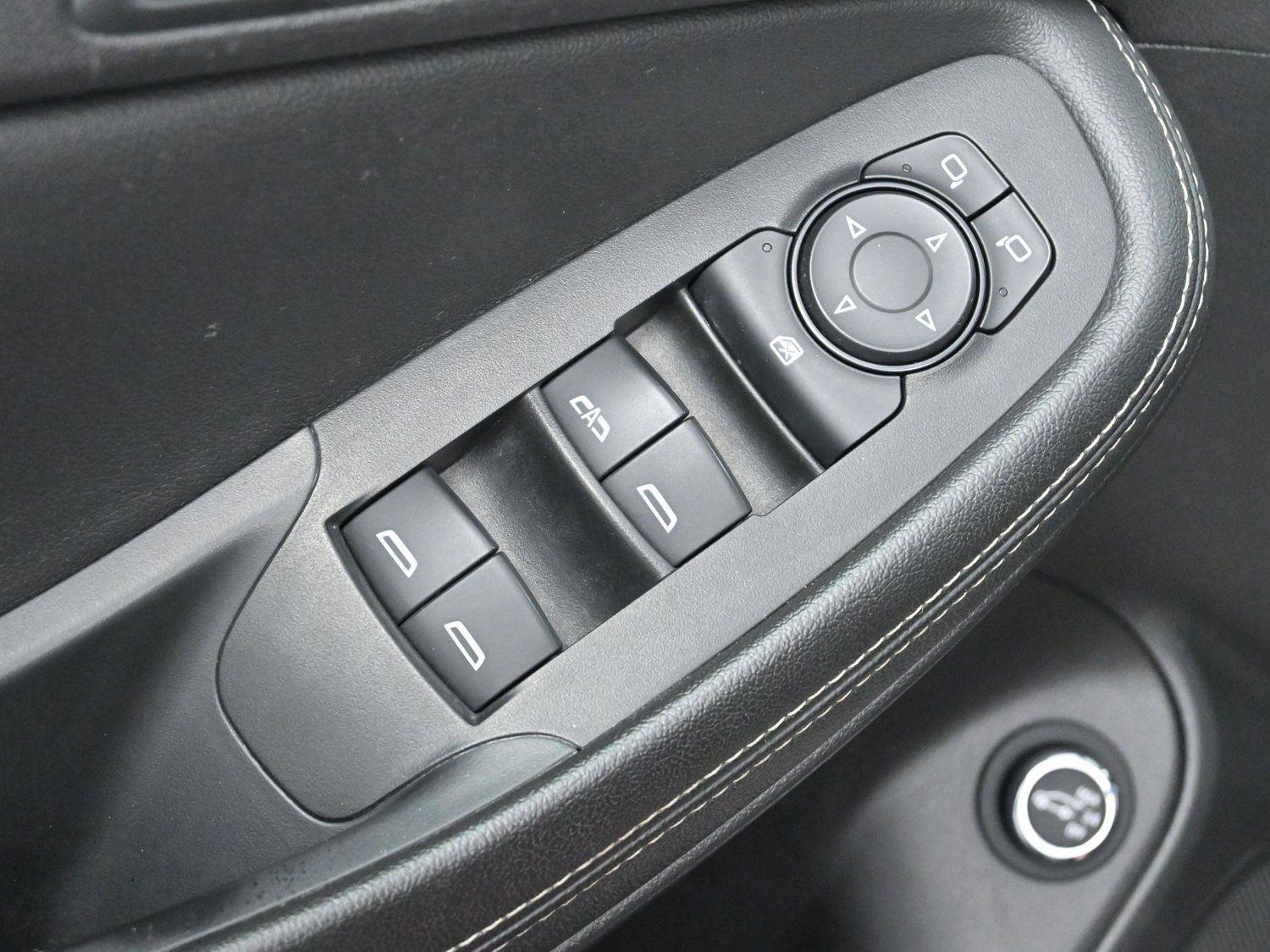 Used 2020 Buick Encore GX Preferred w/ Cold Weather Comfort Package image 13