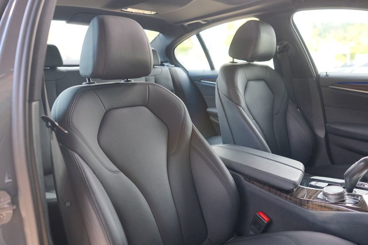Used 2019 BMW 530i w/ Convenience Package RWD image 26