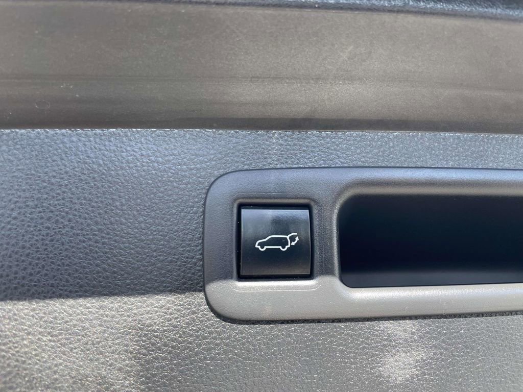 Used 2023 Toyota Highlander XLE AWD/4WD image 48