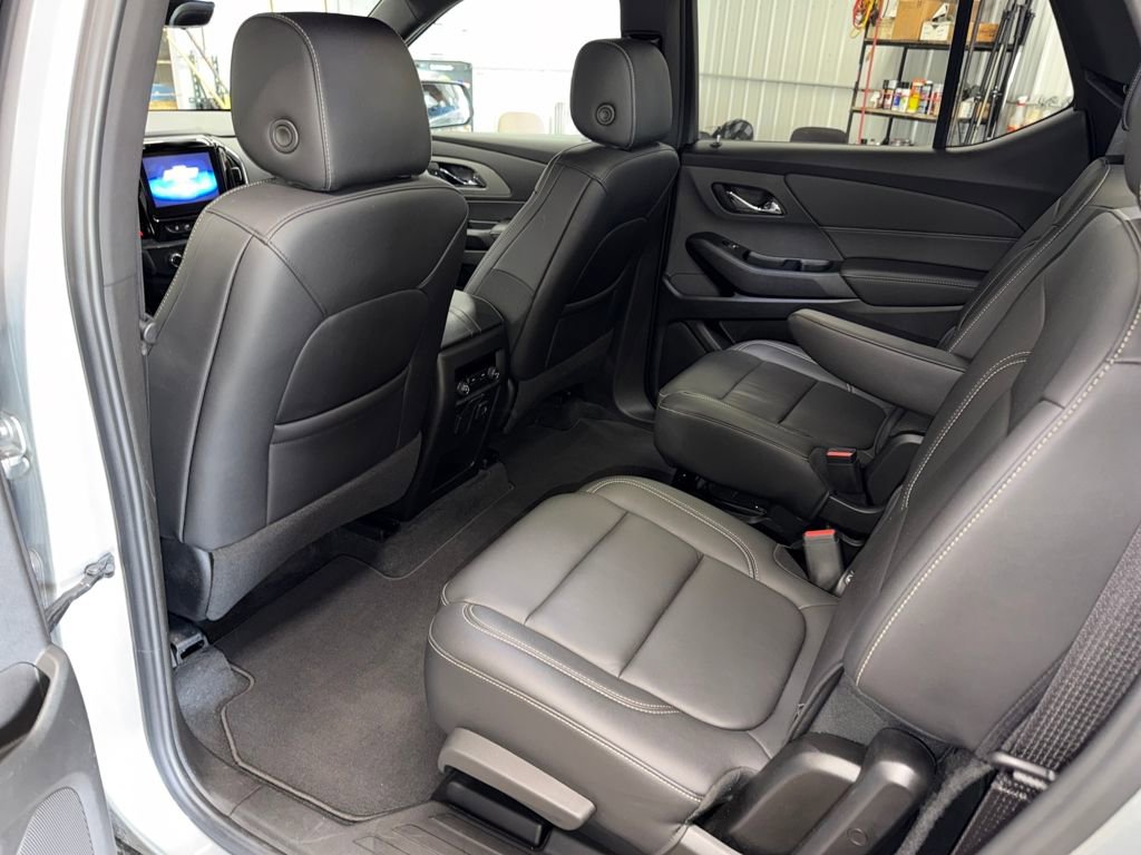 Used 2023 Chevrolet Traverse LT w/ LT Premium Package image 13
