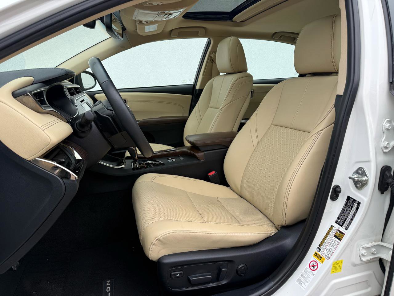 Used 2015 Toyota Avalon Limited w/ Technology Package image 3