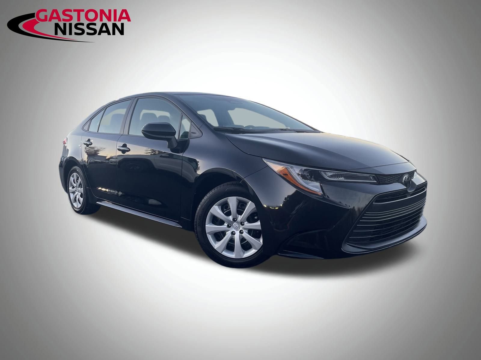 Used 2024 Toyota Corolla LE image 2