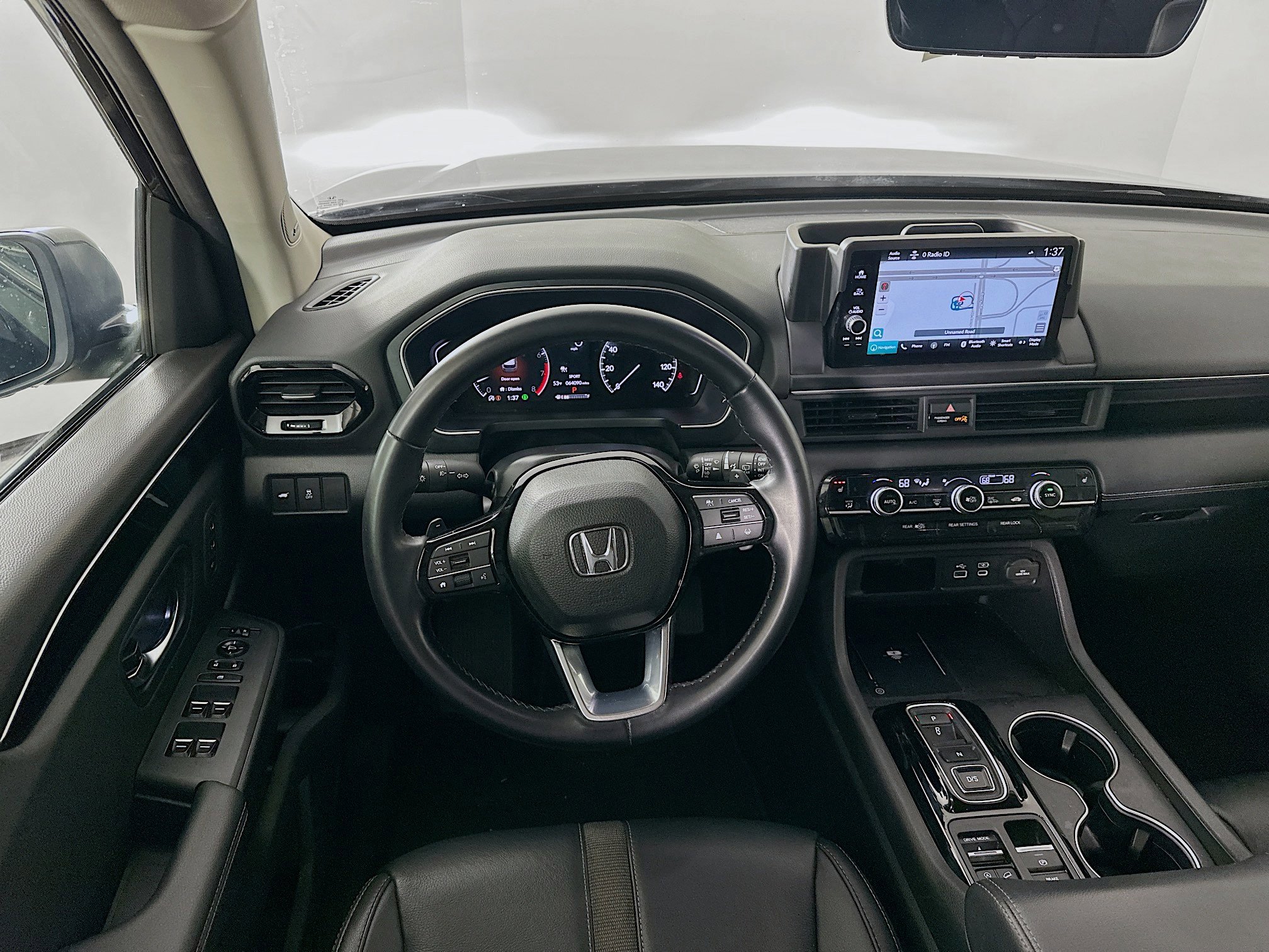 Used 2023 Honda Pilot Touring image 31