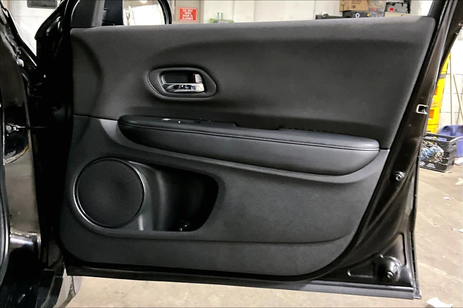 Used 2016 Honda HR-V LX image 23