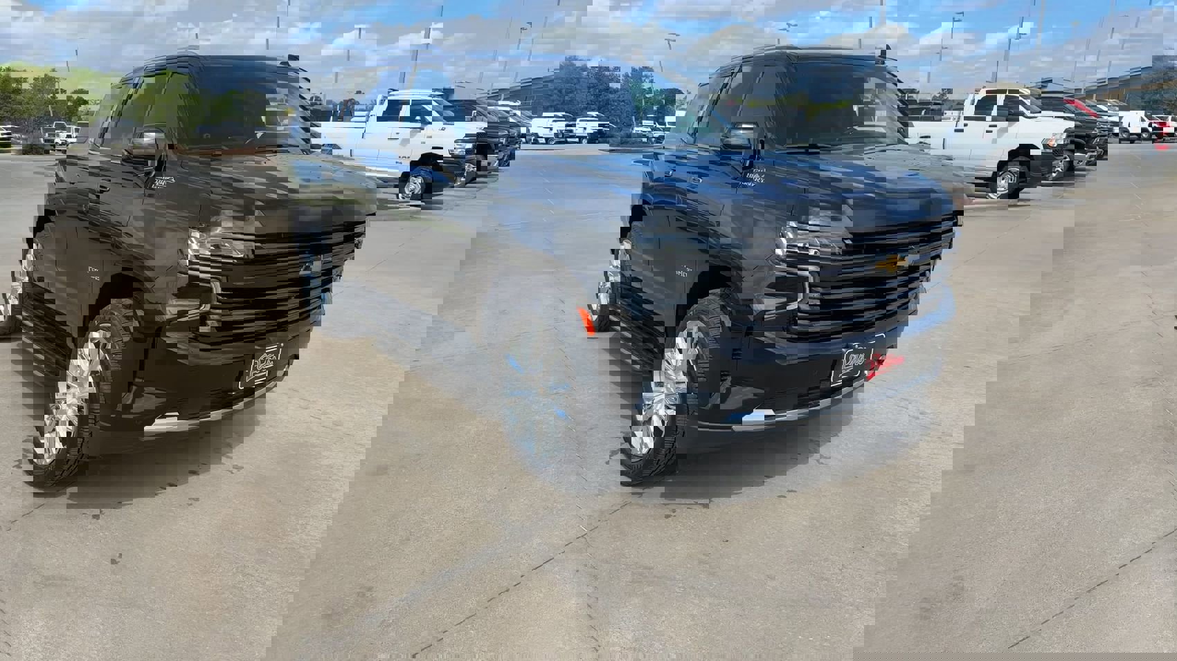 Used 2023 Chevrolet Tahoe High Country image 3