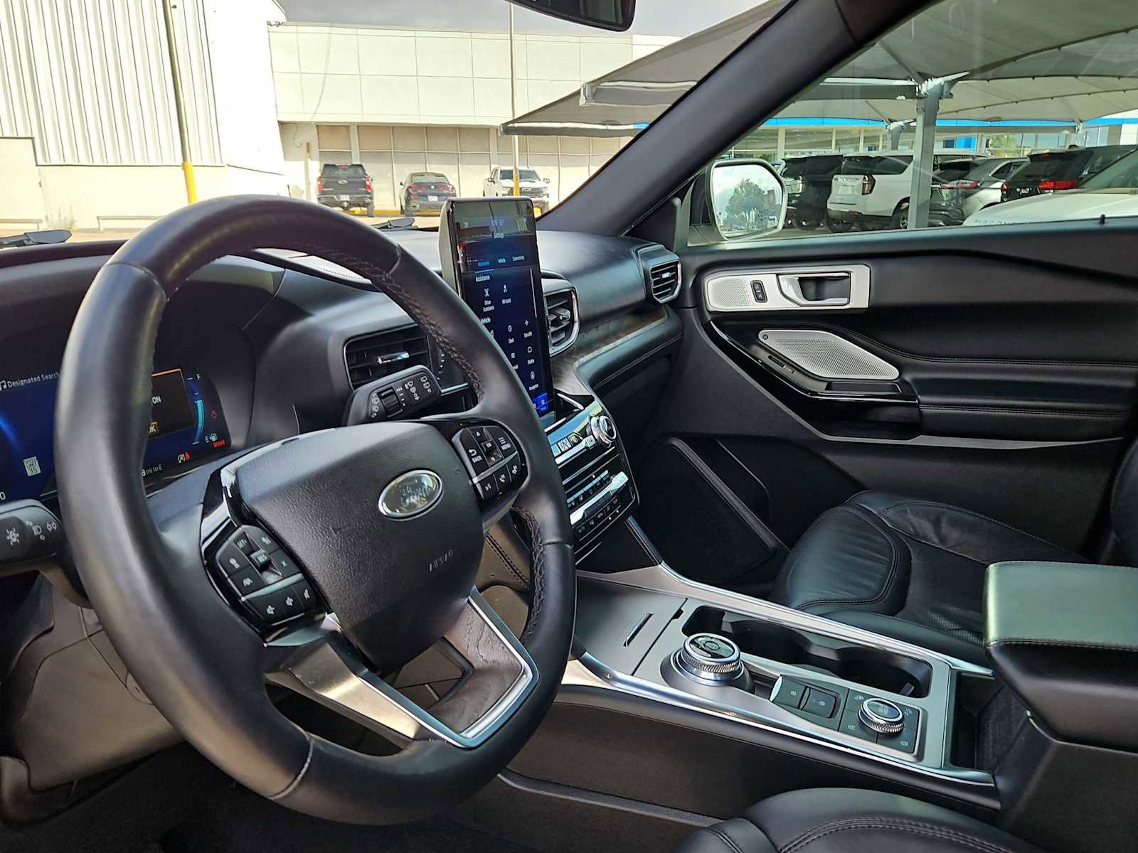 Used 2022 Ford Explorer Platinum w/ Equipment Group 601A AWD/4WD image 10