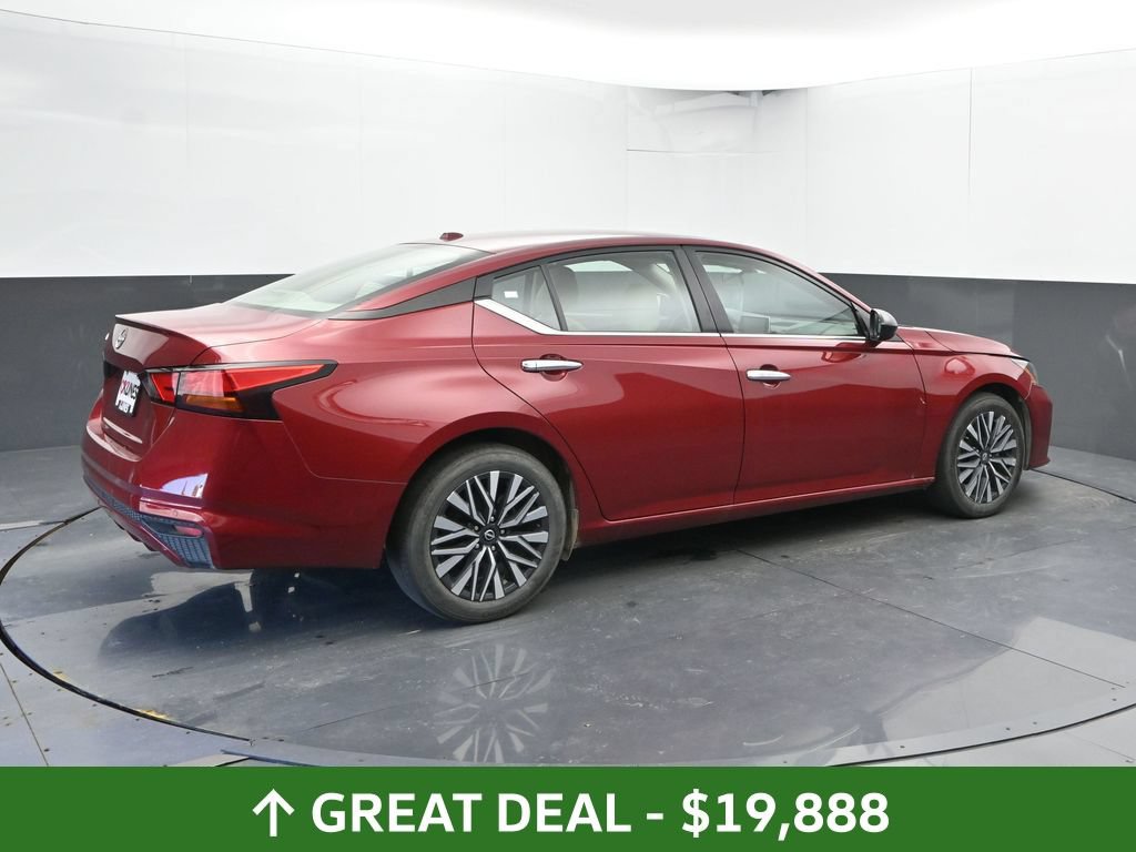 Used 2025 Nissan Altima 2.5 SV FWD image 4