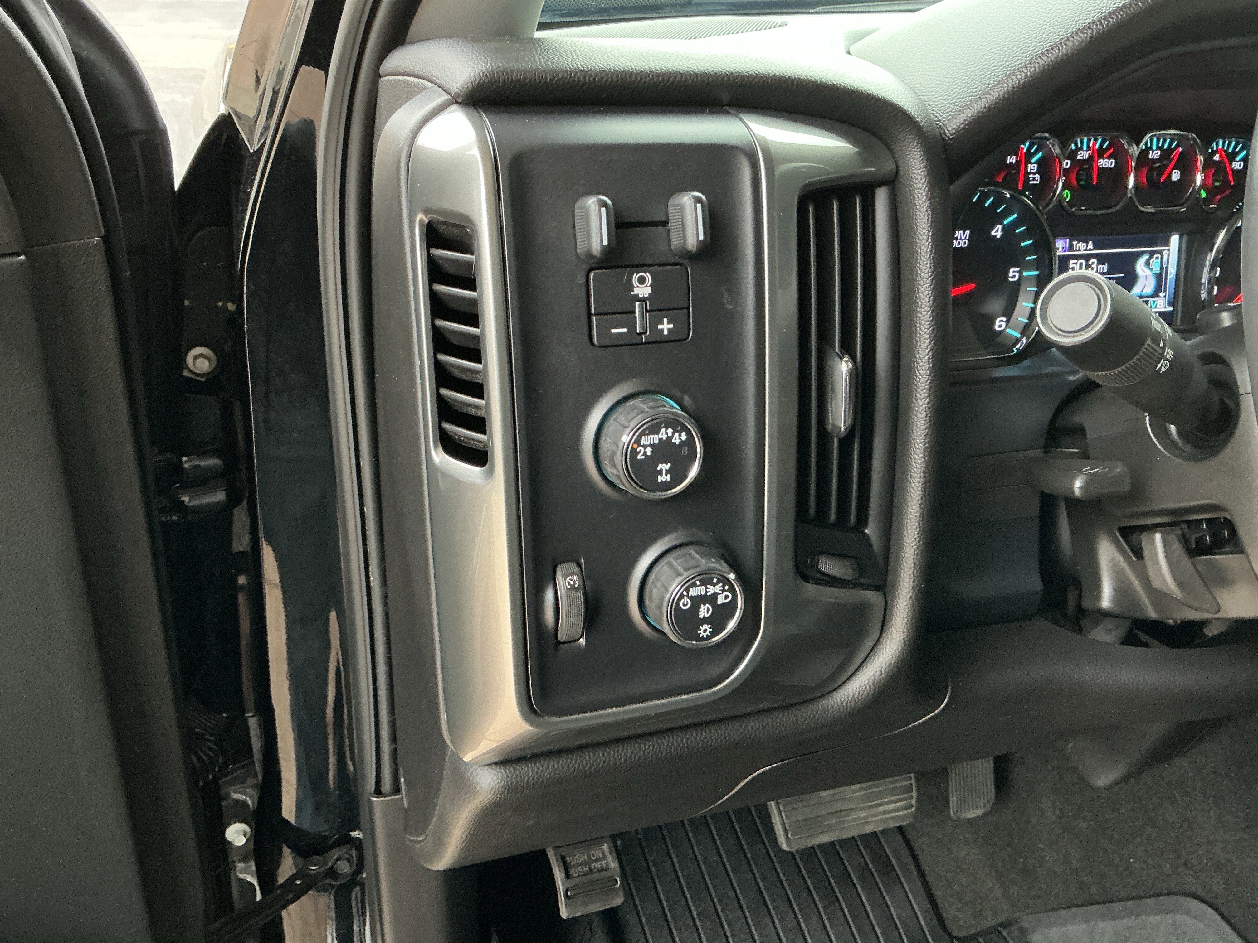 Used 2018 Chevrolet Silverado 1500 LT w/ All Star Edition image 26