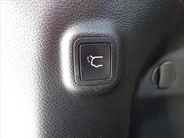 Used 2019 Jeep Cherokee Latitude Plus w/ Comfort/Convenience Group AWD/4WD image 8