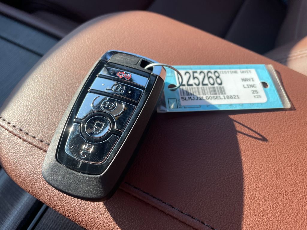 New 2025 Lincoln Navigator Reserve image 9