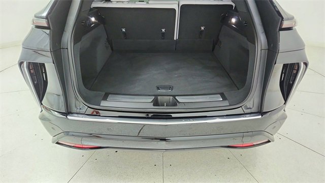 Used 2025 Cadillac Lyriq Luxury image 14