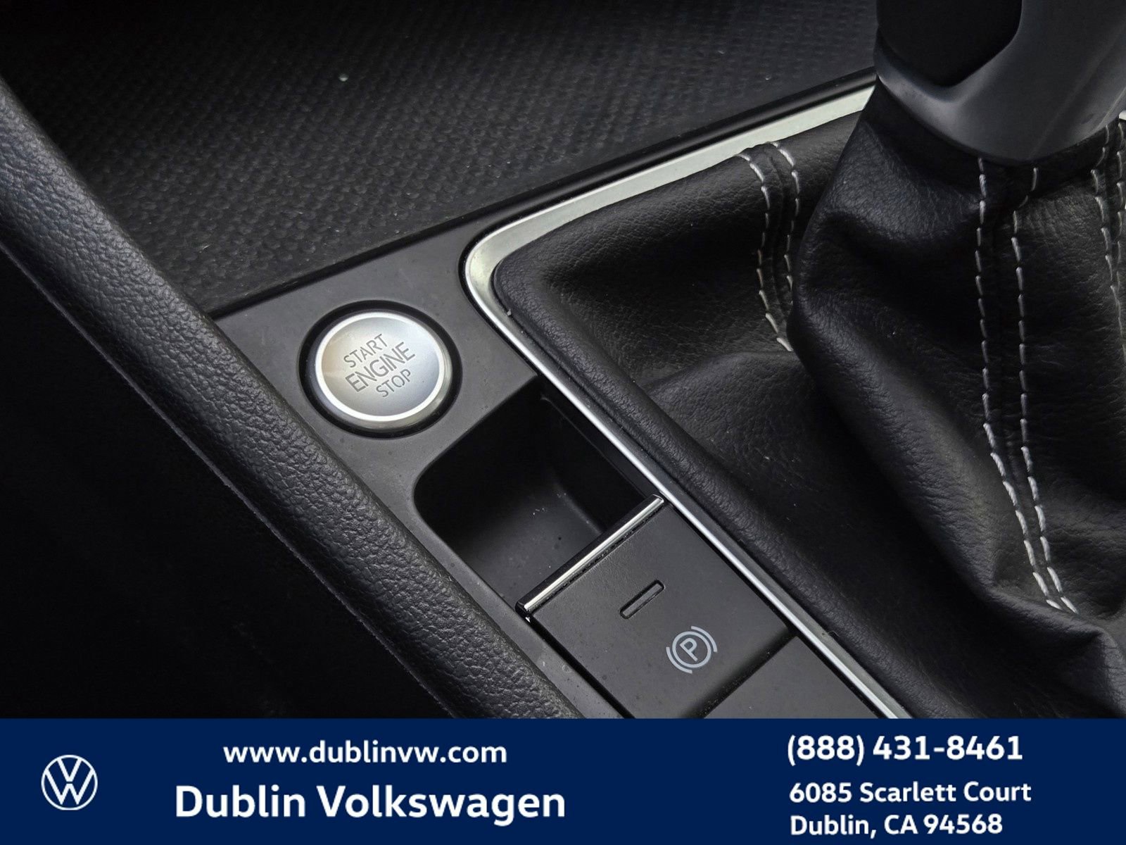 Certified 2023 Volkswagen Jetta SE w/ Panoramic Sunroof Package image 19