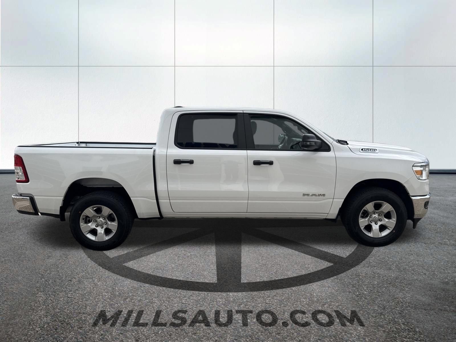 Used 2023 RAM 1500 Big Horn AWD/4WD image 3