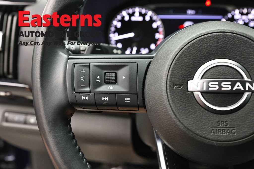 Used 2025 Nissan Pathfinder SV FWD image 15